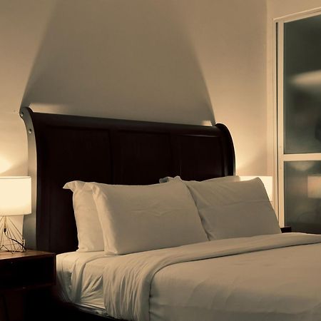 Harman Suites Moalboal Buitenkant foto