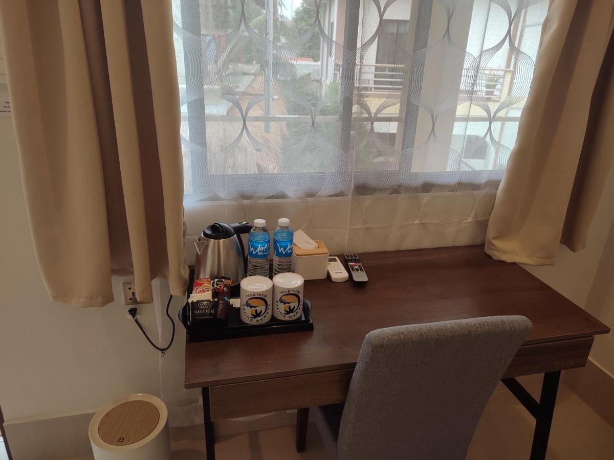 Harman Suites Moalboal Buitenkant foto