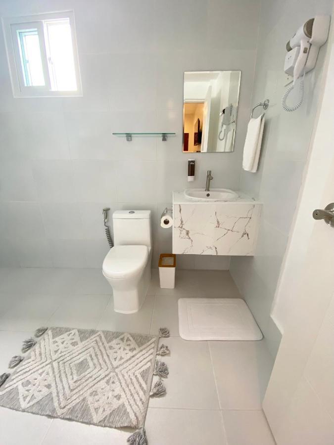 Harman Suites Moalboal Buitenkant foto