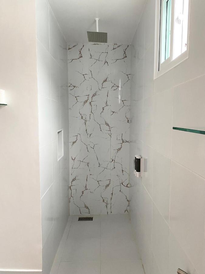 Harman Suites Moalboal Buitenkant foto