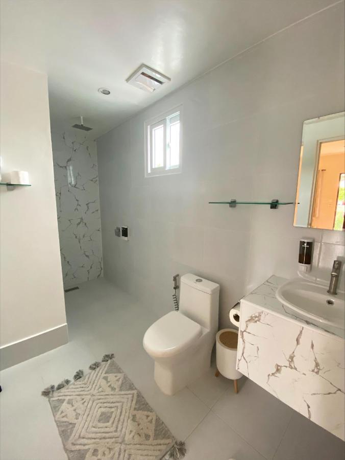 Harman Suites Moalboal Buitenkant foto