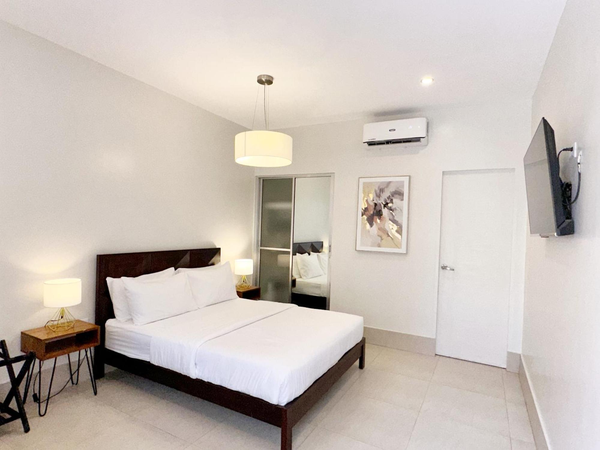 Harman Suites Moalboal Buitenkant foto