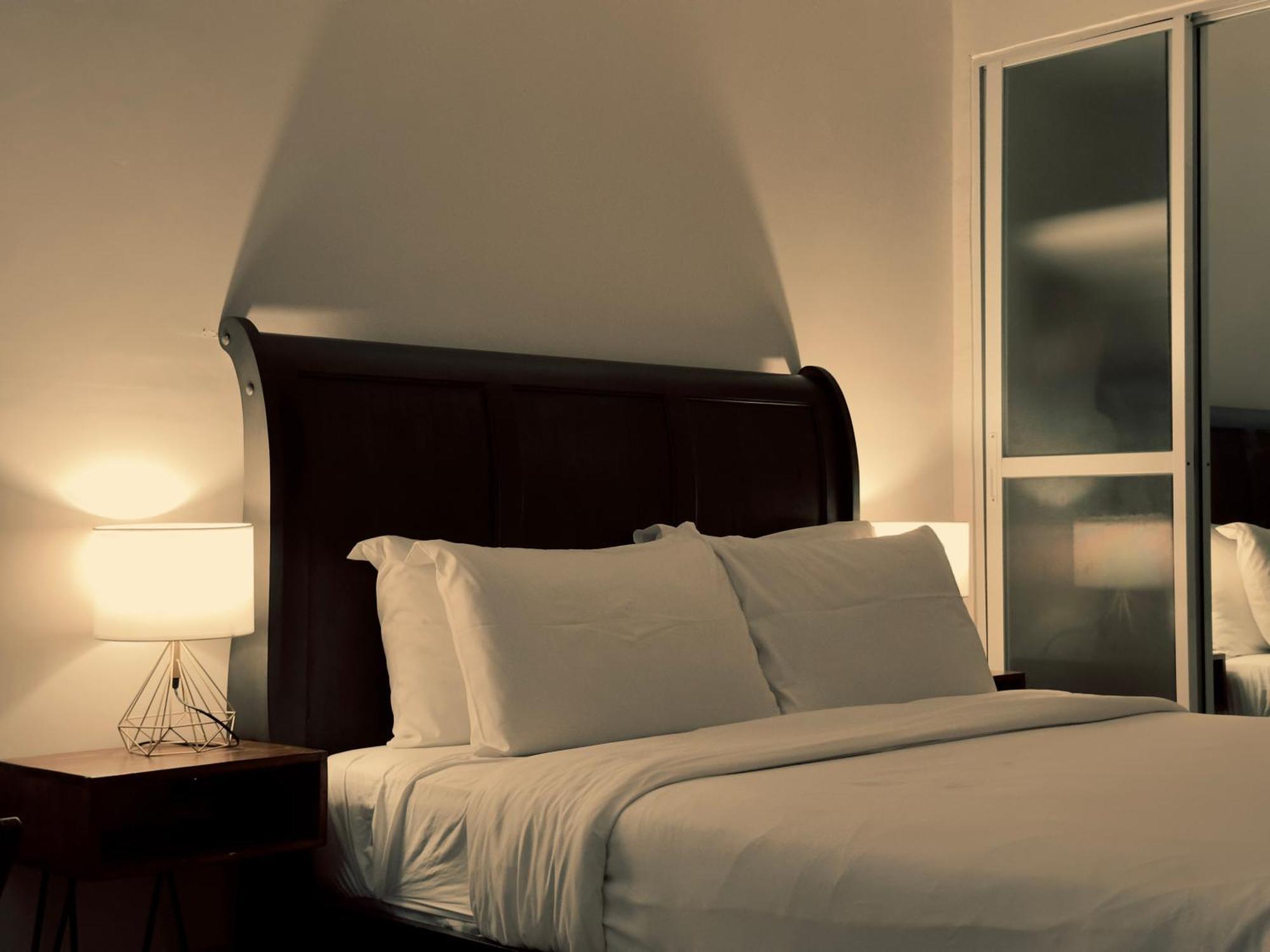 Harman Suites Moalboal Buitenkant foto