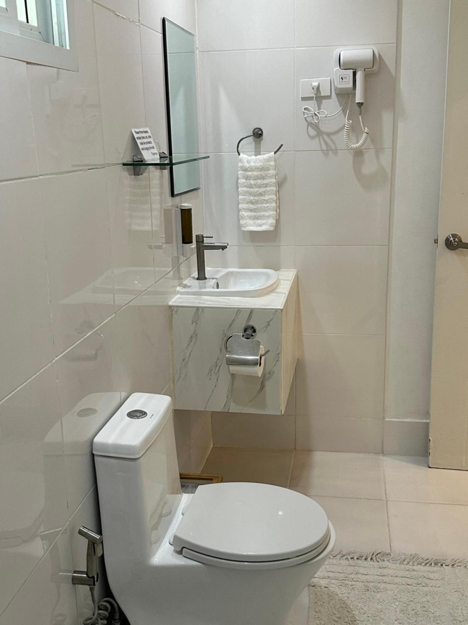 Harman Suites Moalboal Buitenkant foto